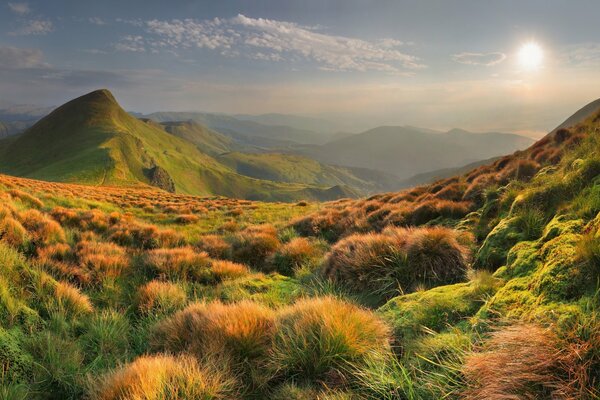 Soleil d automne brillant dans les montagnes