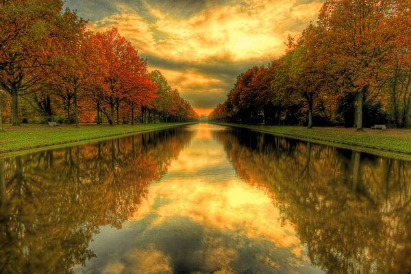 Display of autumn foliage in the river