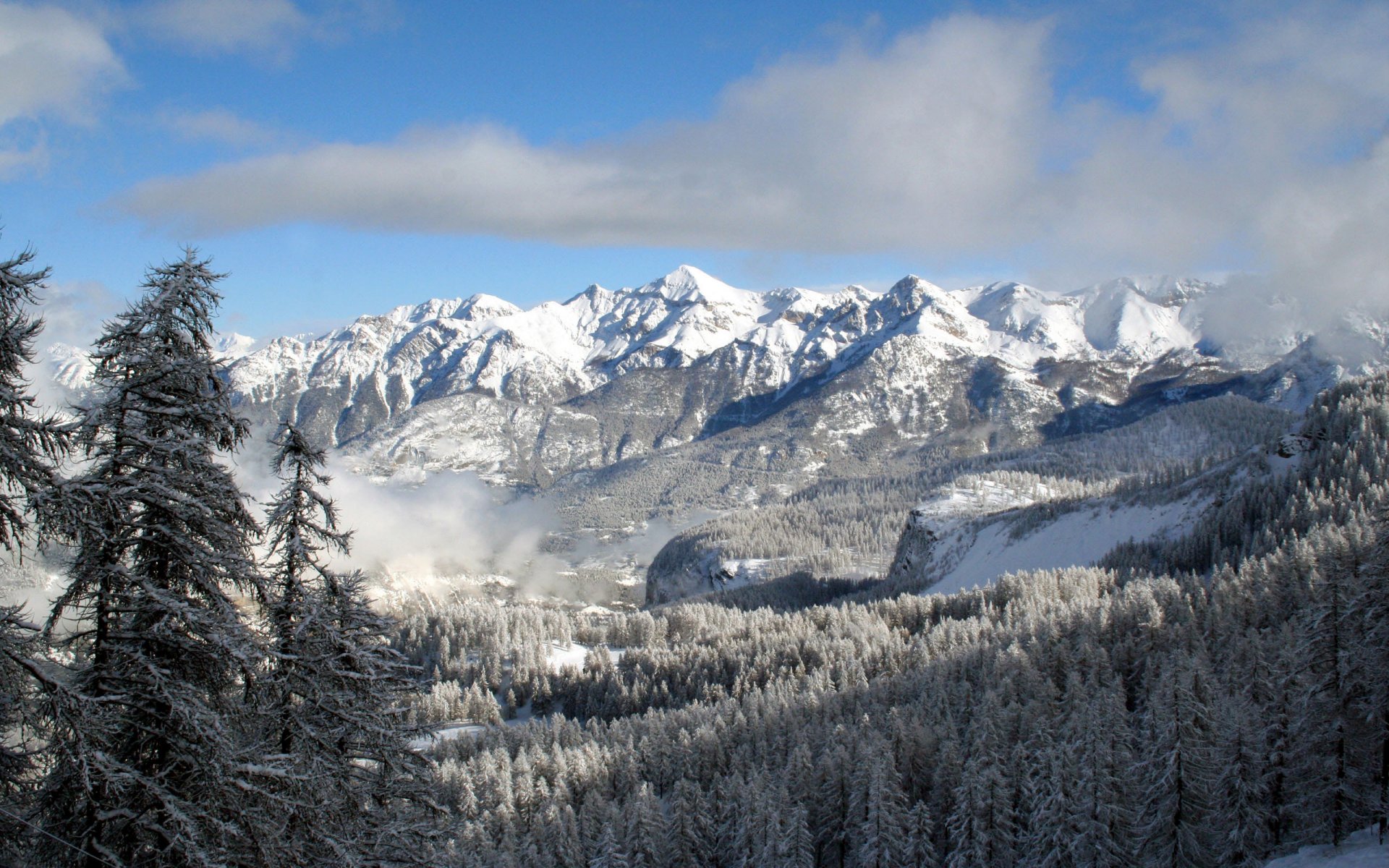 montañas nieve nubes