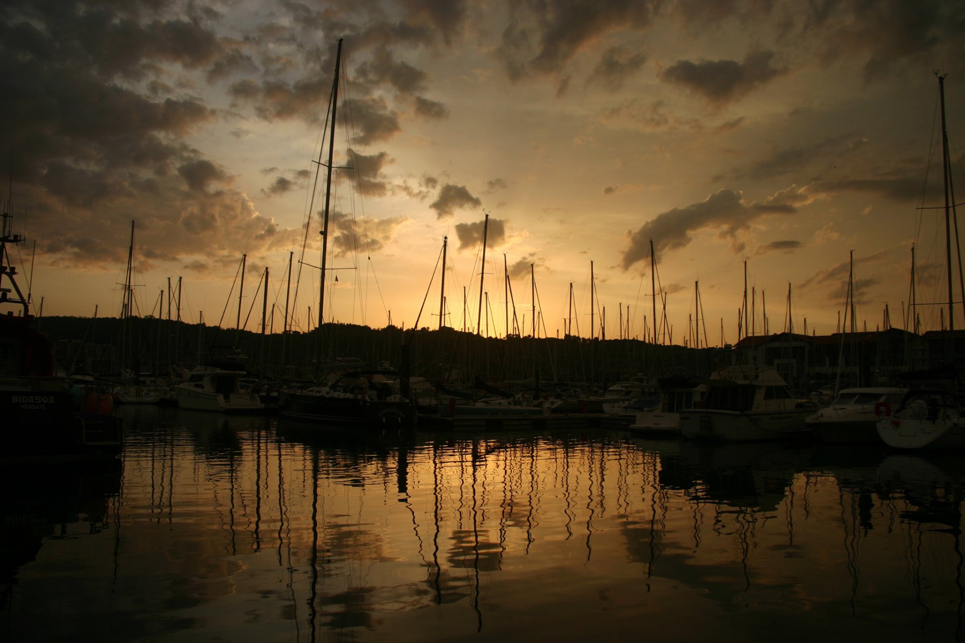 paysage bateaux port crique quai