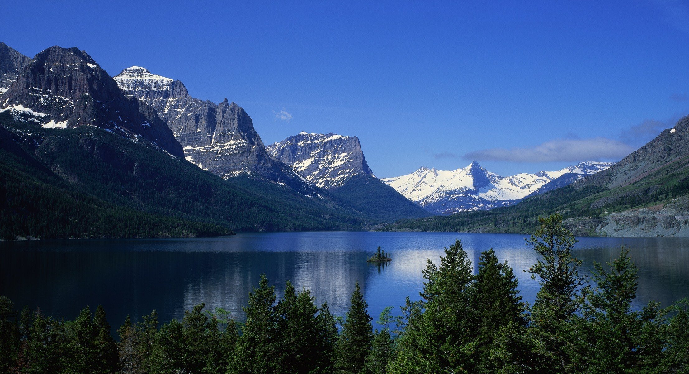 paisaje lago superficie del agua montañas