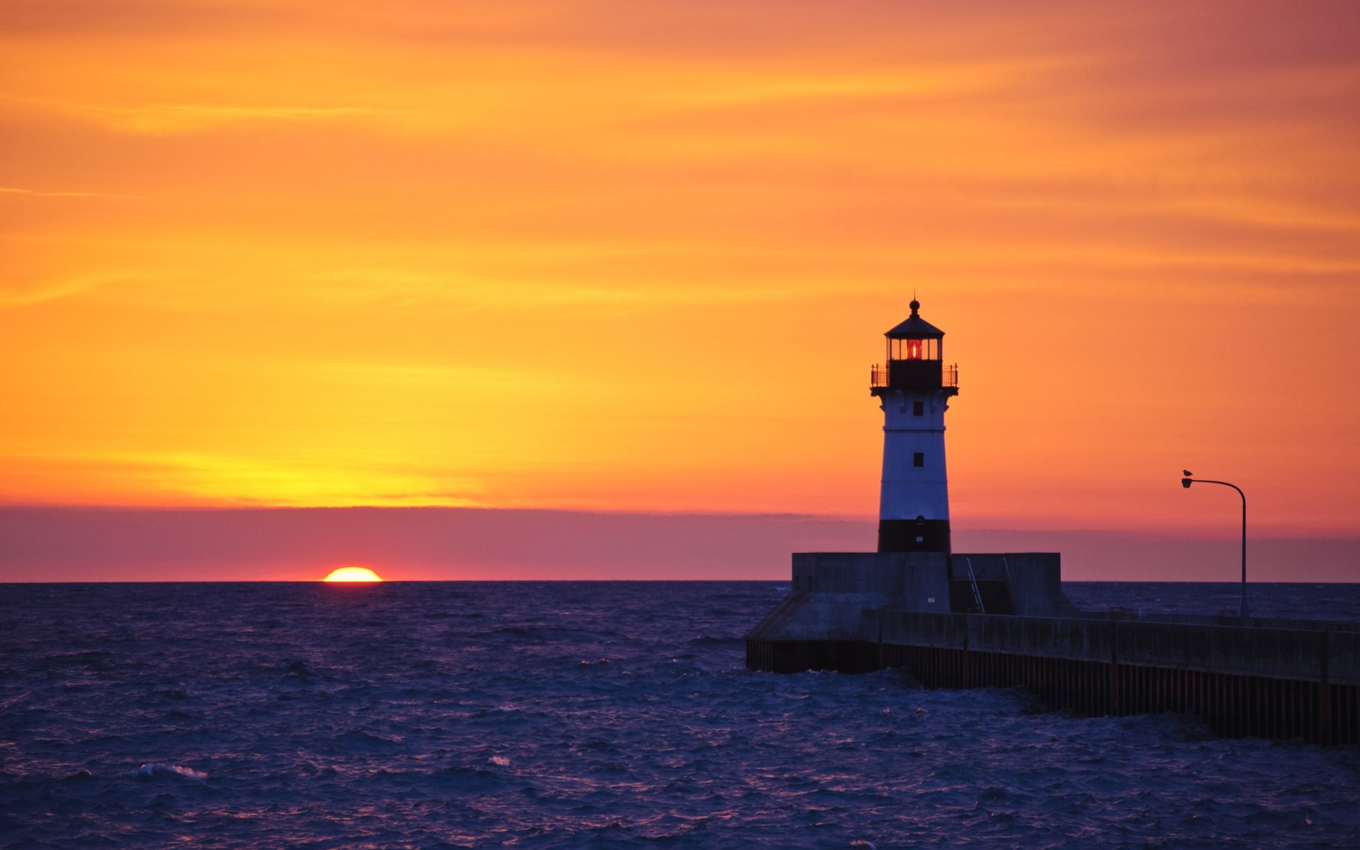 mare faro tramonto