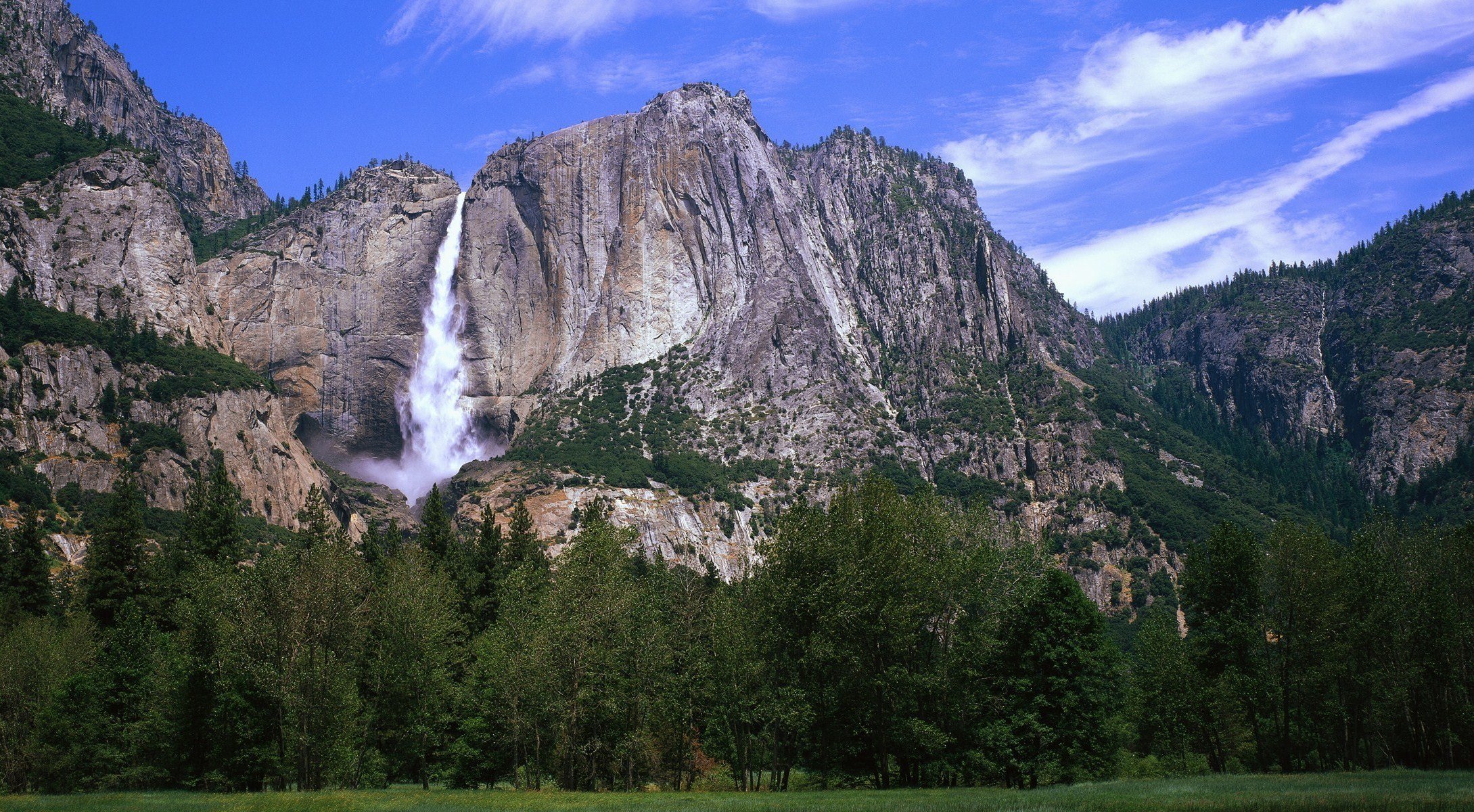 montagne erba cielo cascata natura