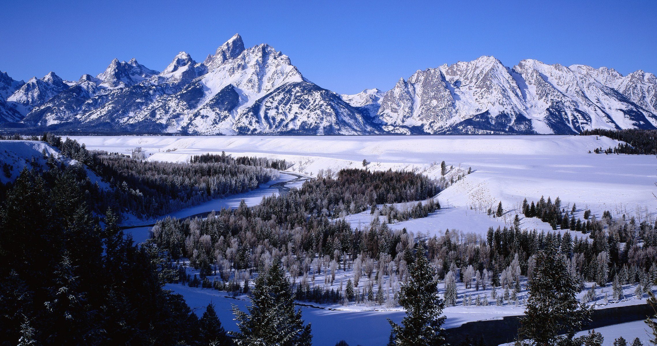 montagnes forêt hiver neige rivière