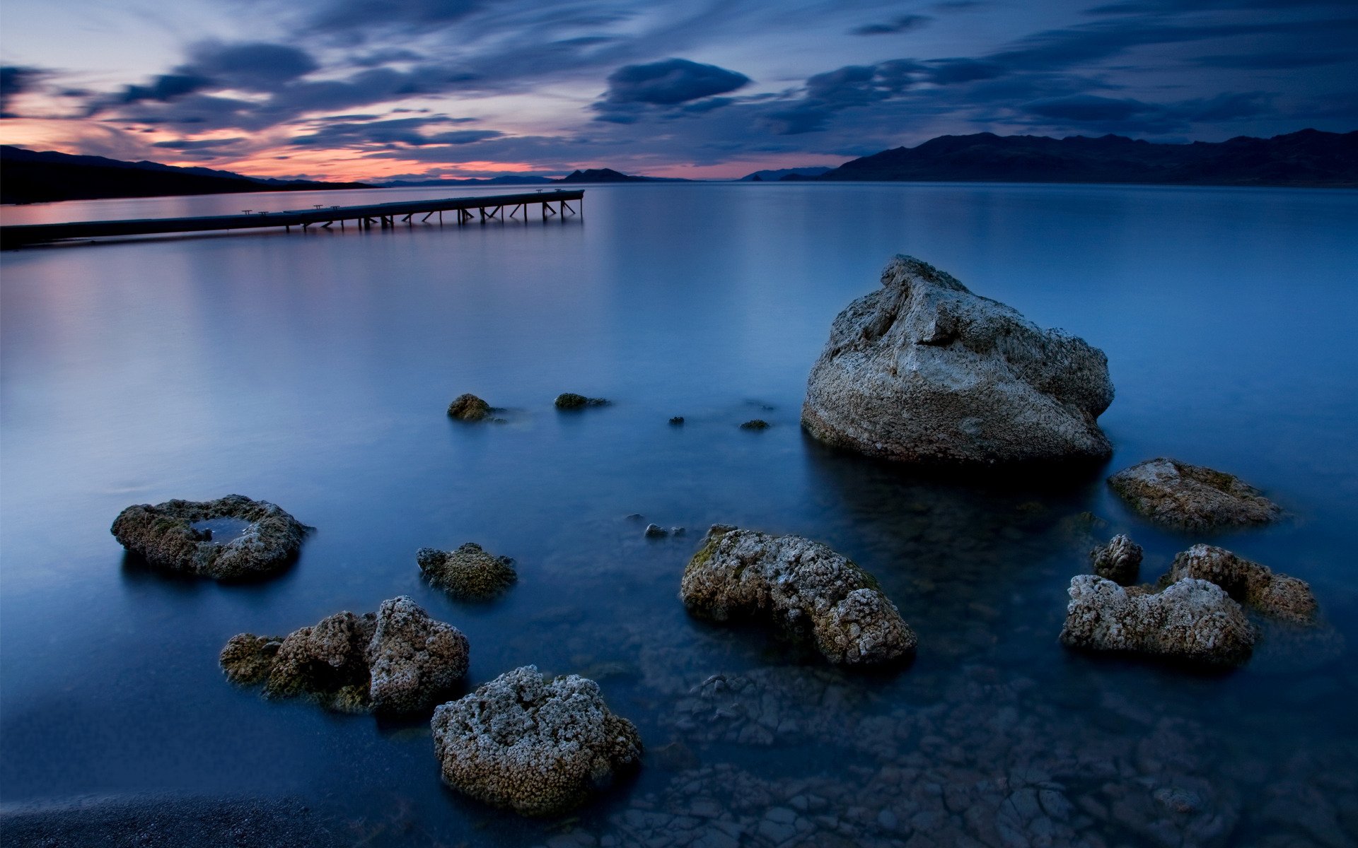 paysage eau nuit océan pierres pont nuages rivage