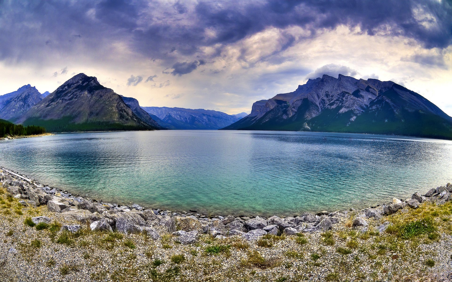 tempêtes de brassage sur le lac alberta canada