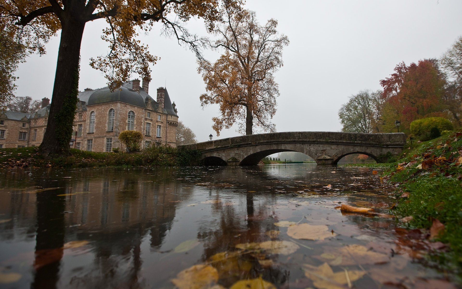 automne étang feuilles eau pont maison pluie