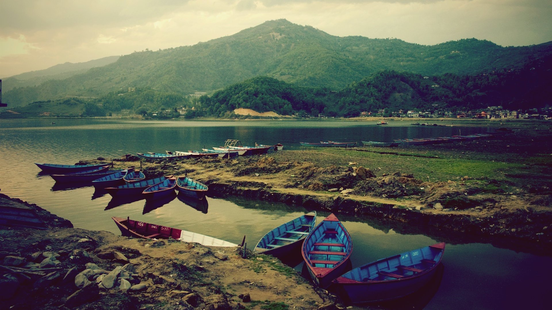 molo barche lago montagne