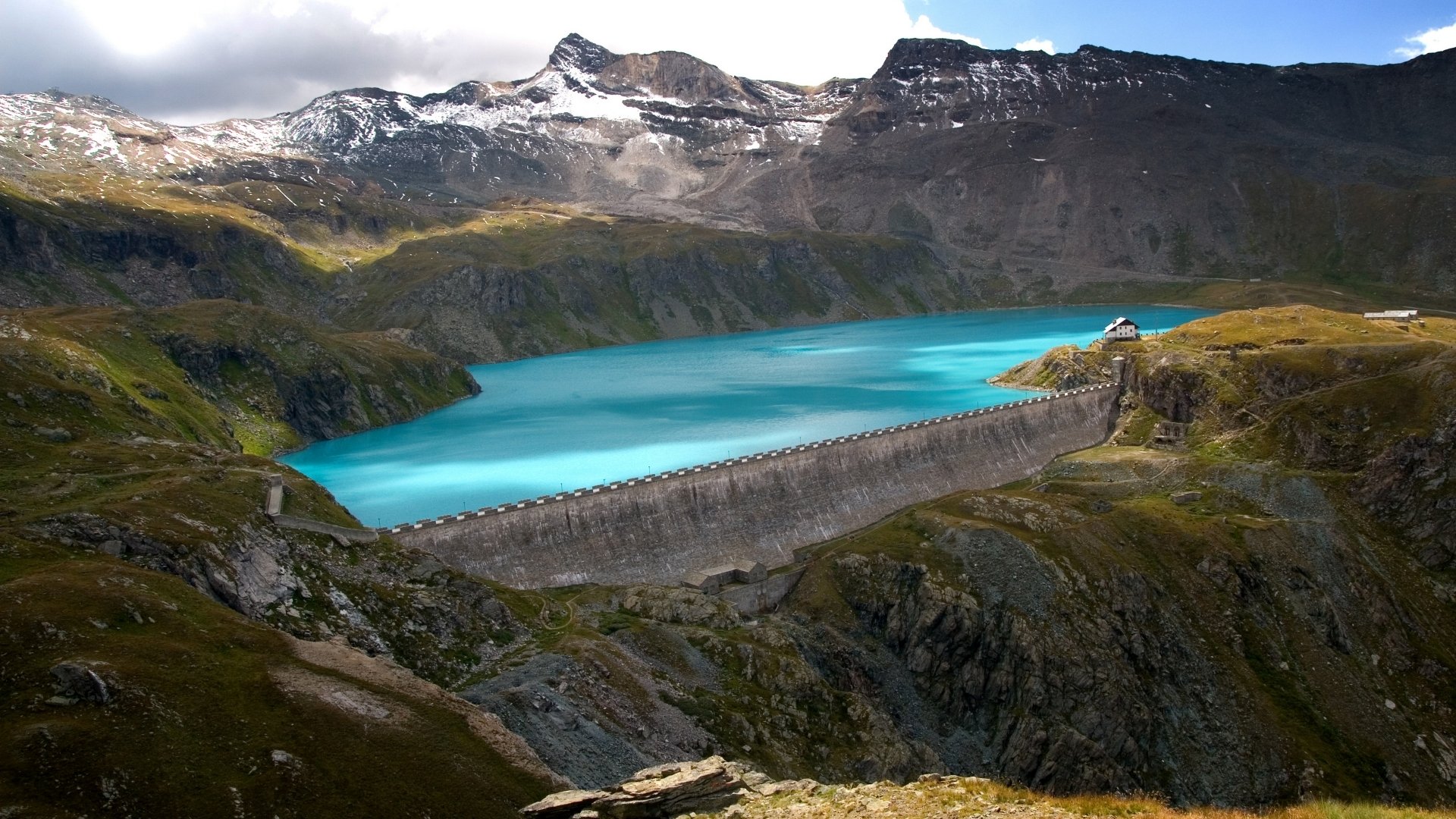 montagnes rochers barrage lac