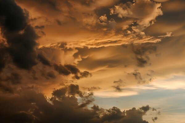 Clouds cover the sky with mist