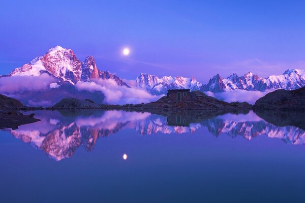 Paisajes de montaña de los Alpes en Francia