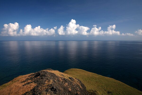 Mare di Taiwan sotto i cieli blu