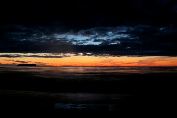 Abendseelandschaft und Wolken