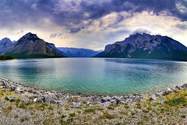 Tempeste di birra sul lago Alberta in Canada