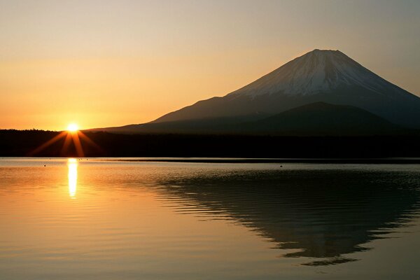 The mountain and the quiet dawn by the water