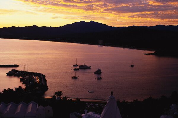 Sunset in the port, the sea is flooded with red