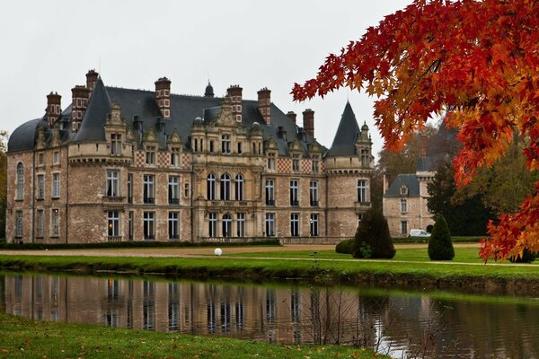 Château près d érable et parc