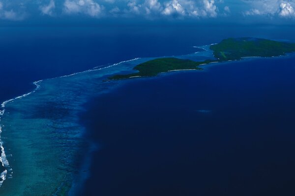 The ocean washing the Caribbean islands