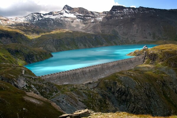 Blue lake with a dam in the middle of the rocks