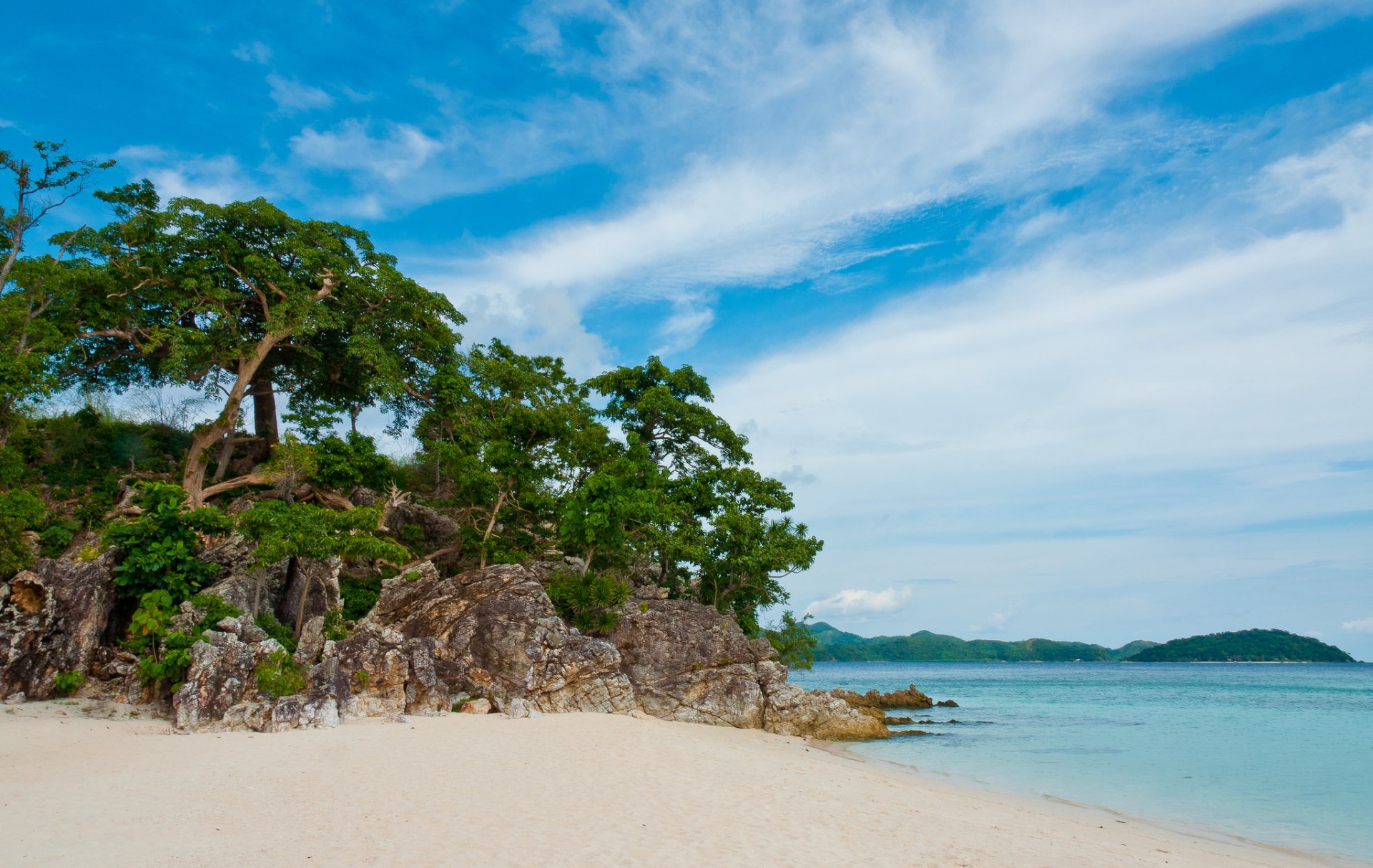 cielo nuvole rocce alberi spiaggia sabbia spiaggia