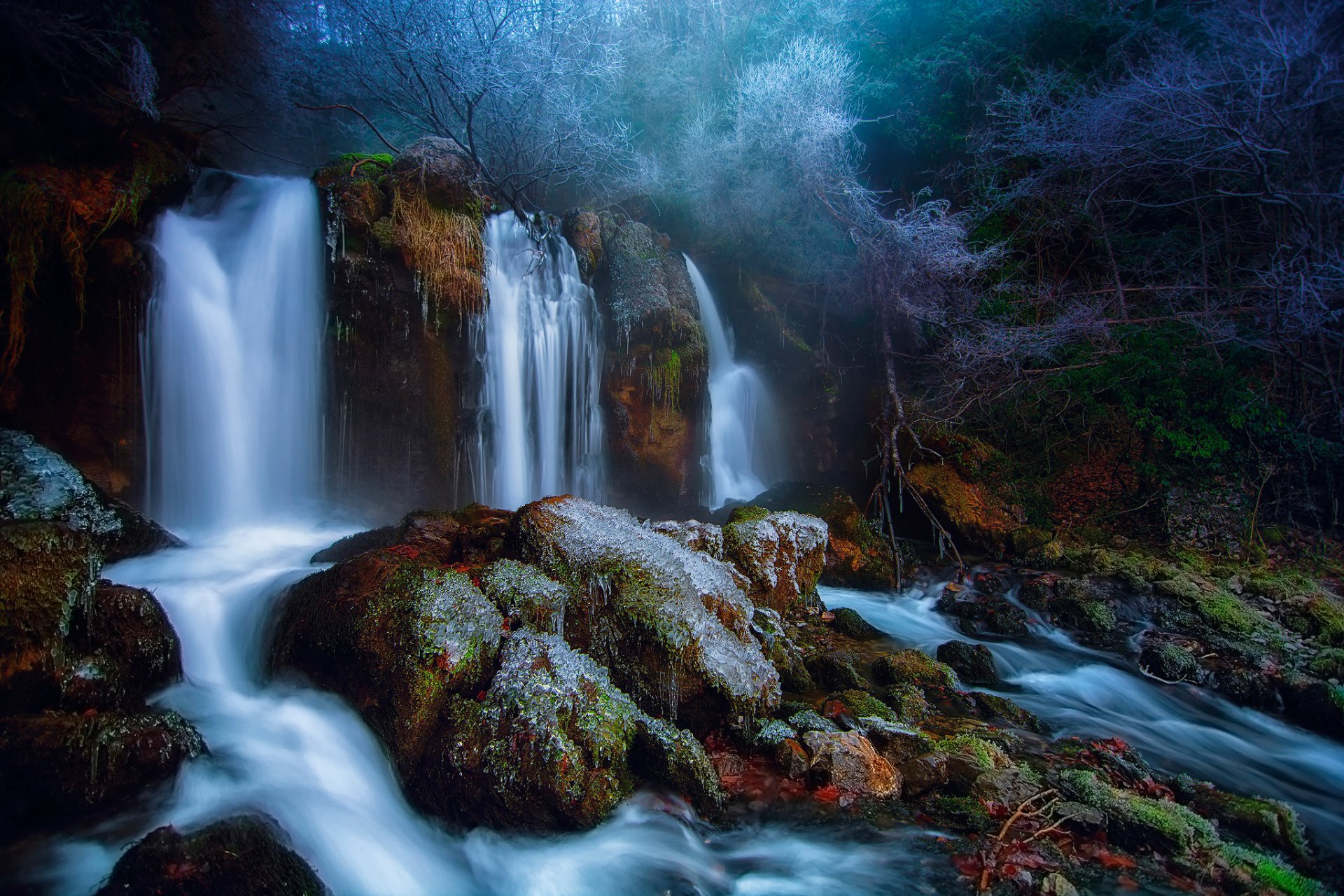 pain berg catalonia winter river feed next snow tree frost