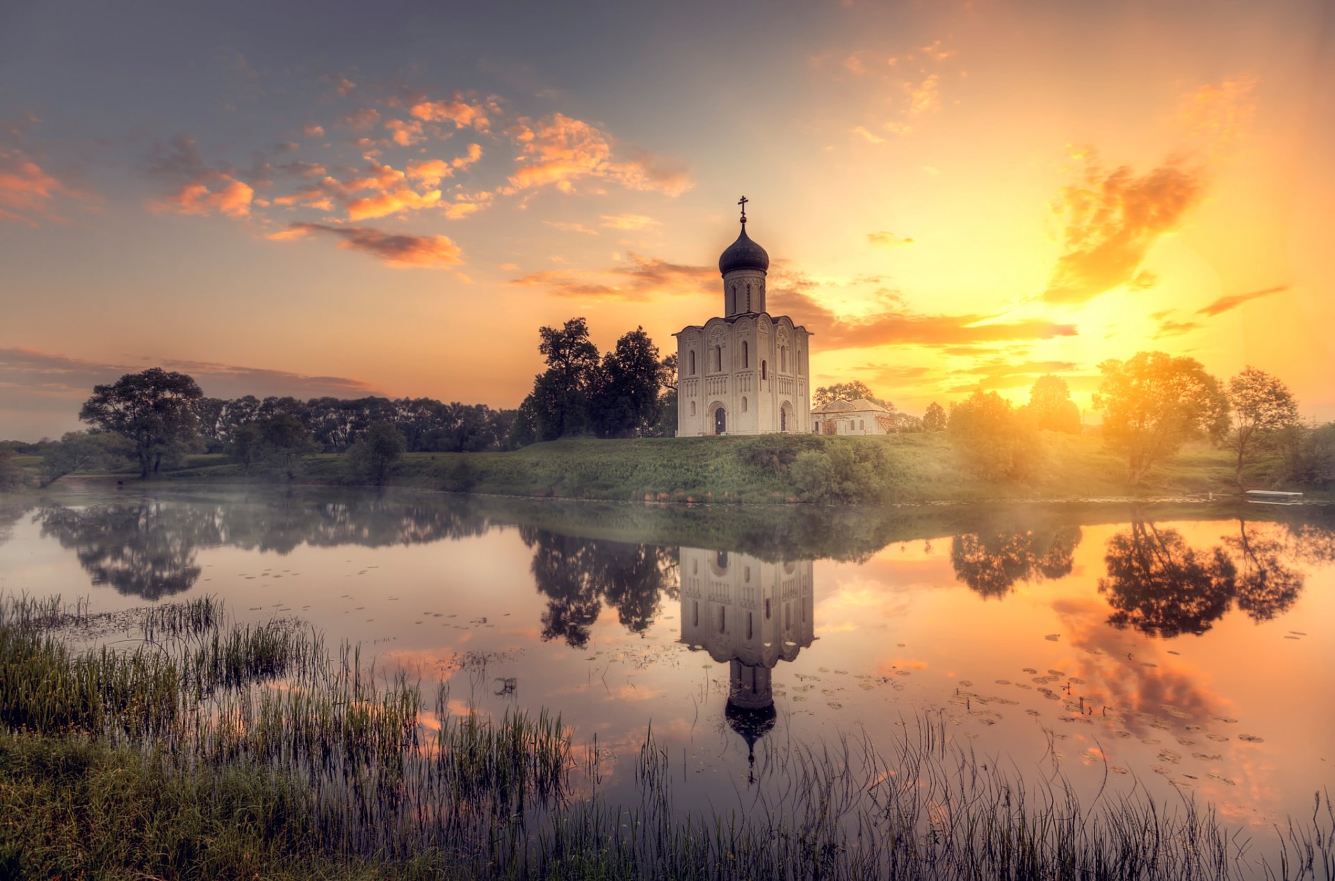 bogolyubovo nerli alba tempio fiume
