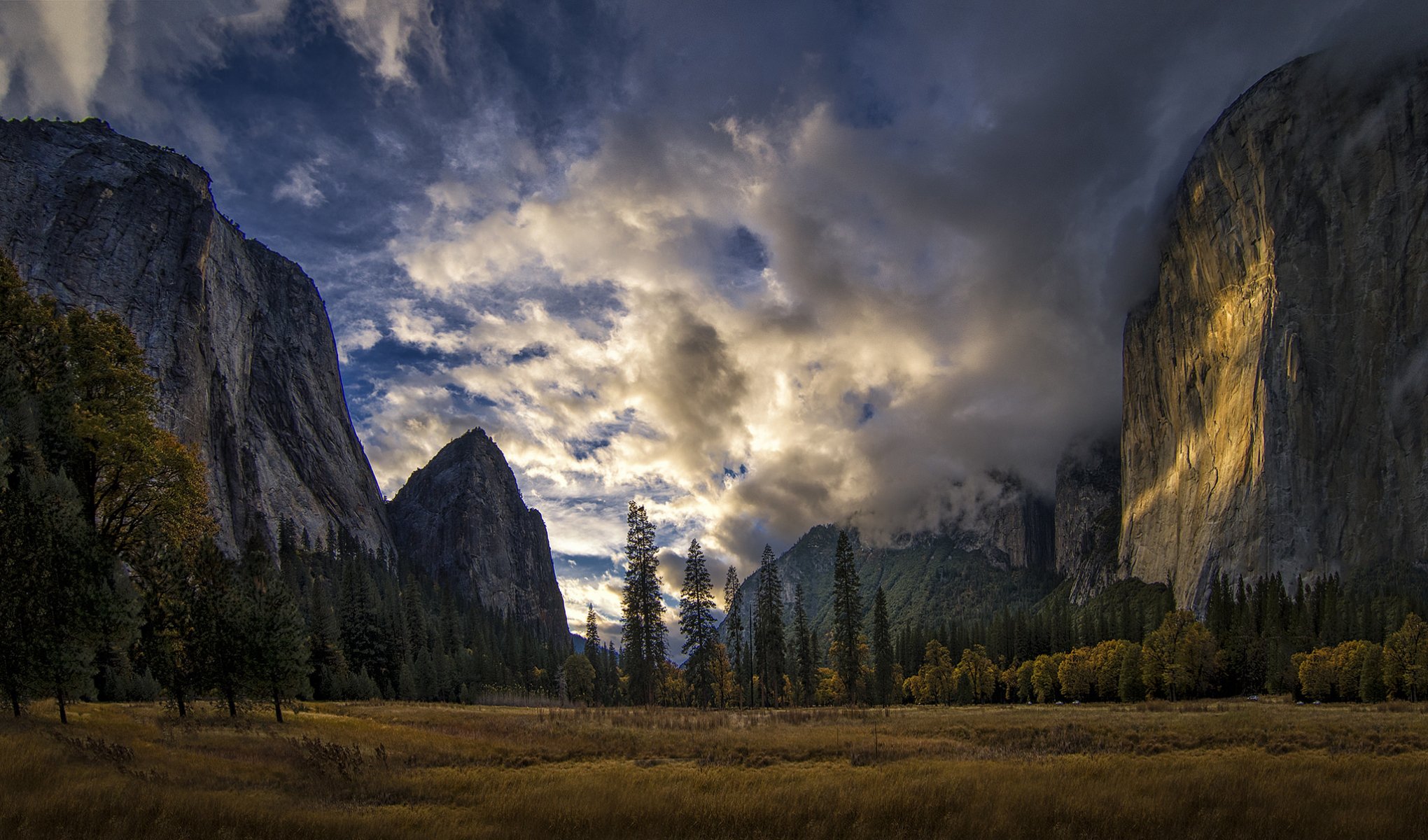 parc national de yosemite sierra nevada états-unis montagnes ciel nuages arbres roches automne