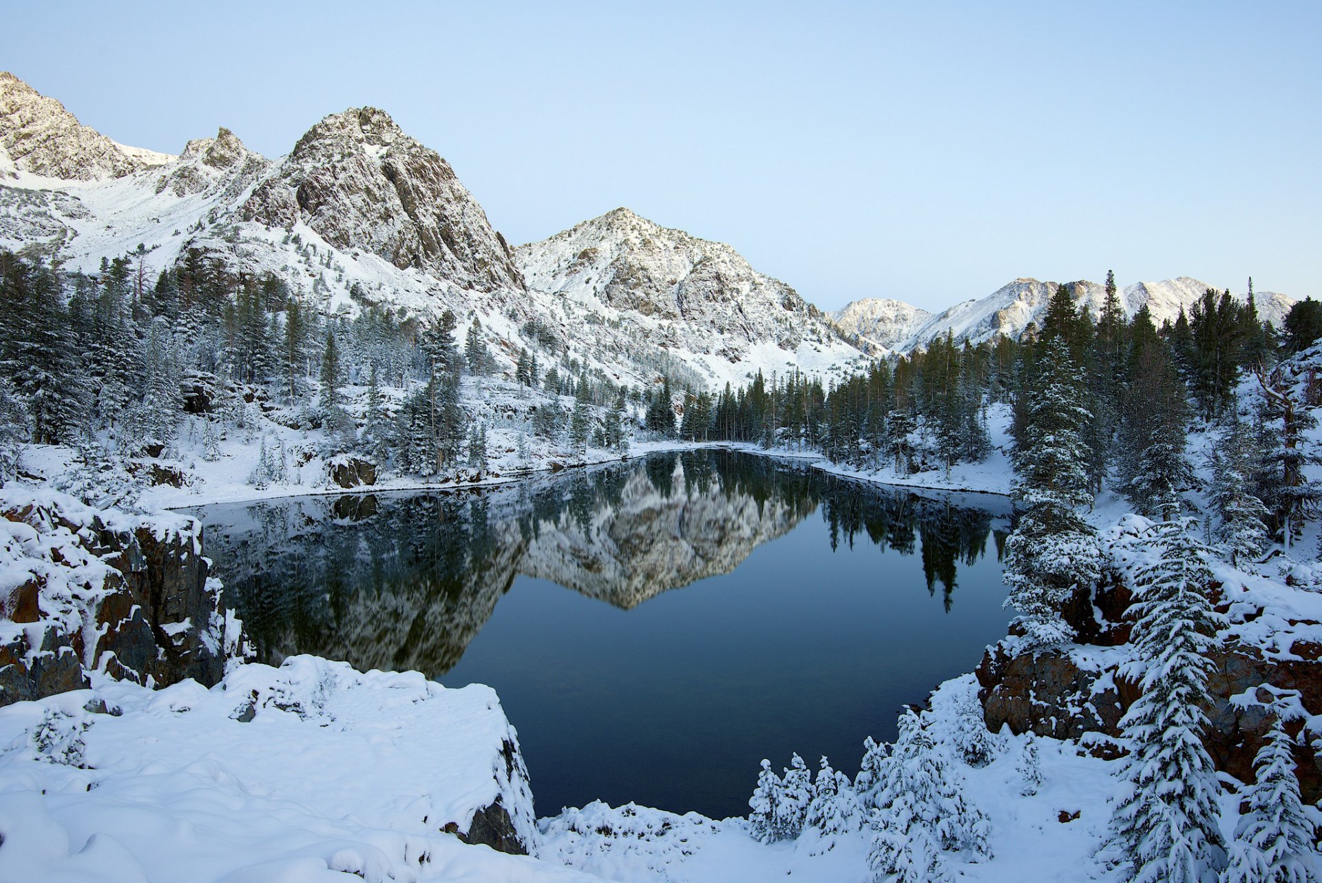 cielo montagne inverno lago neve foresta alberi