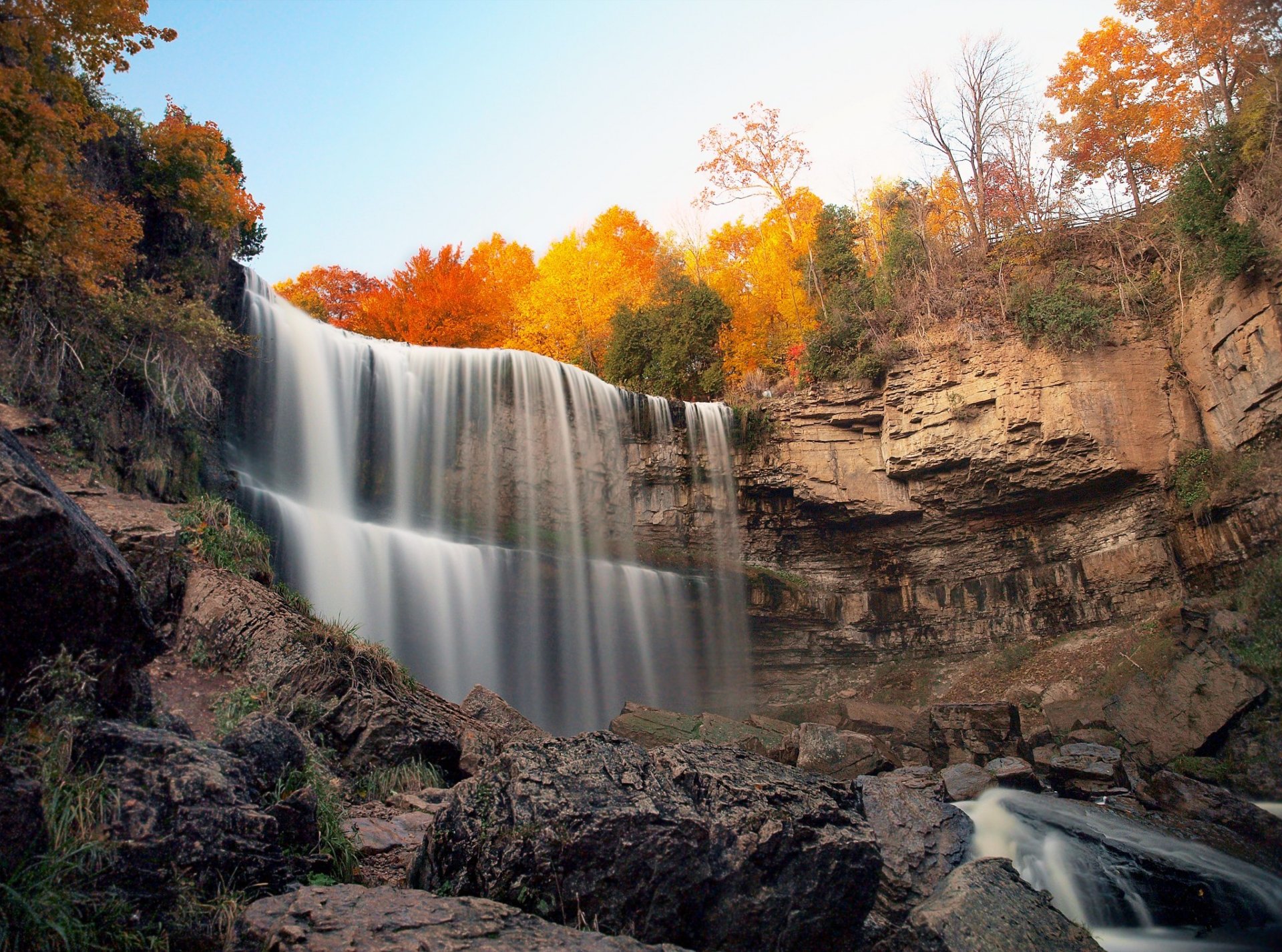 cielo foresta autunno alberi rocce pietre cascata flusso