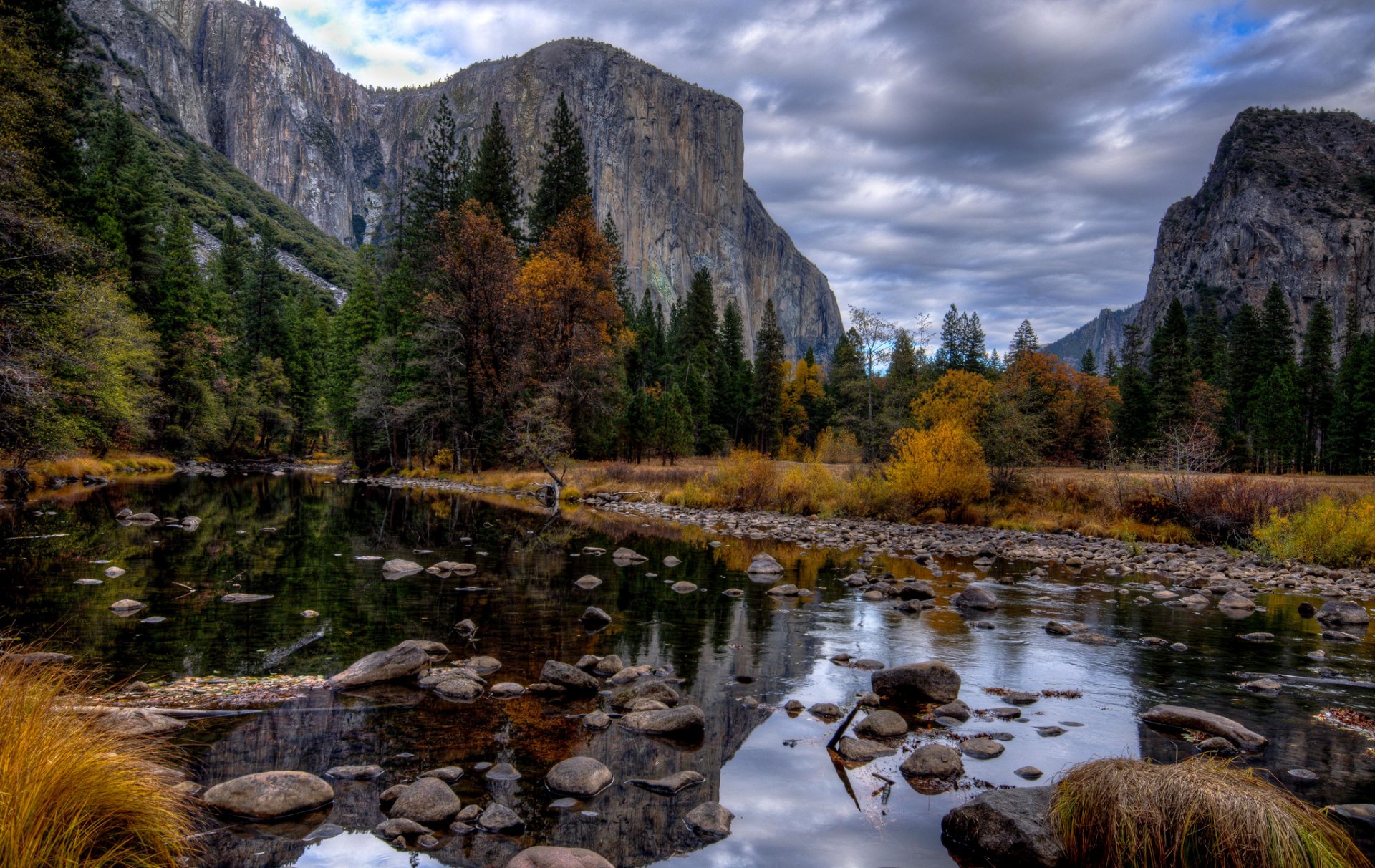 parc national de yosemite sierra nevada états-unis montagnes ciel arbres rivière roches buissons pierres automne