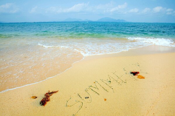 A love message to fly on the sand on the ocean