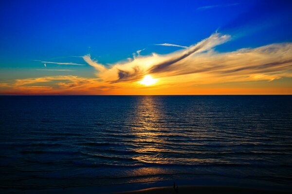 Incredible sea horizon with sunset