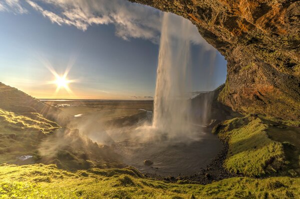 Cascata terreno roccioso giorno