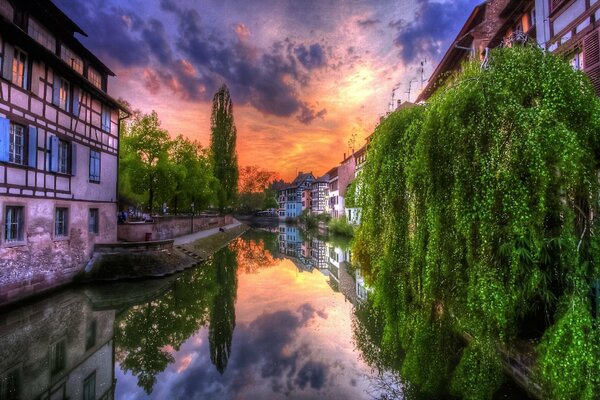 Stadtlandschaft mit Fluss