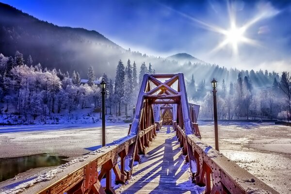 Puente en un día soleado de invierno