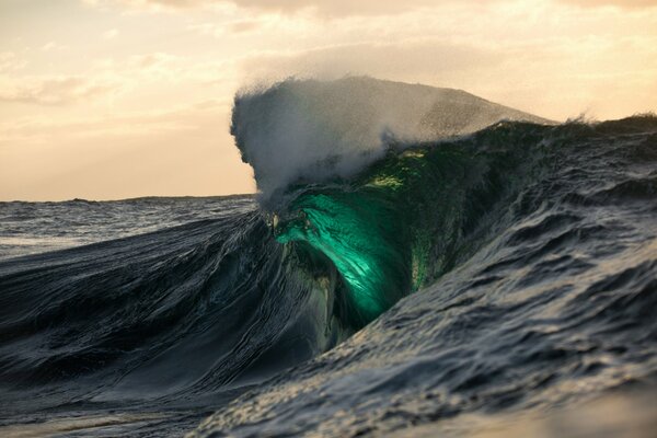 A wave in the ocean with white splashes