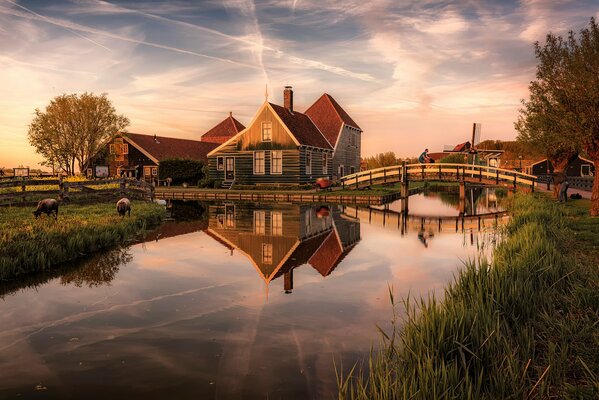 Ein Haus am Fluss in den Niederlanden