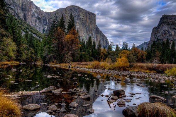 Fluss im Yosemite Nationalpark