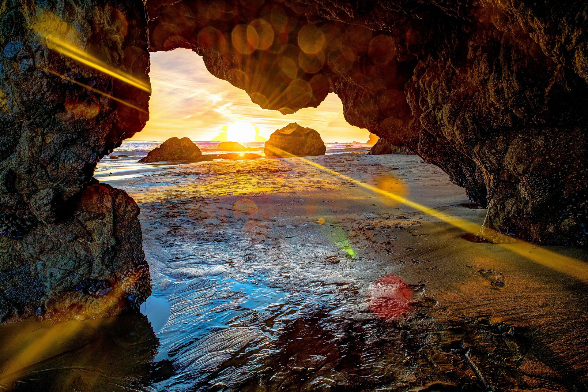 mer côte rochers coucher de soleil paysage grotte grotte rayons soleil pierres éblouissement