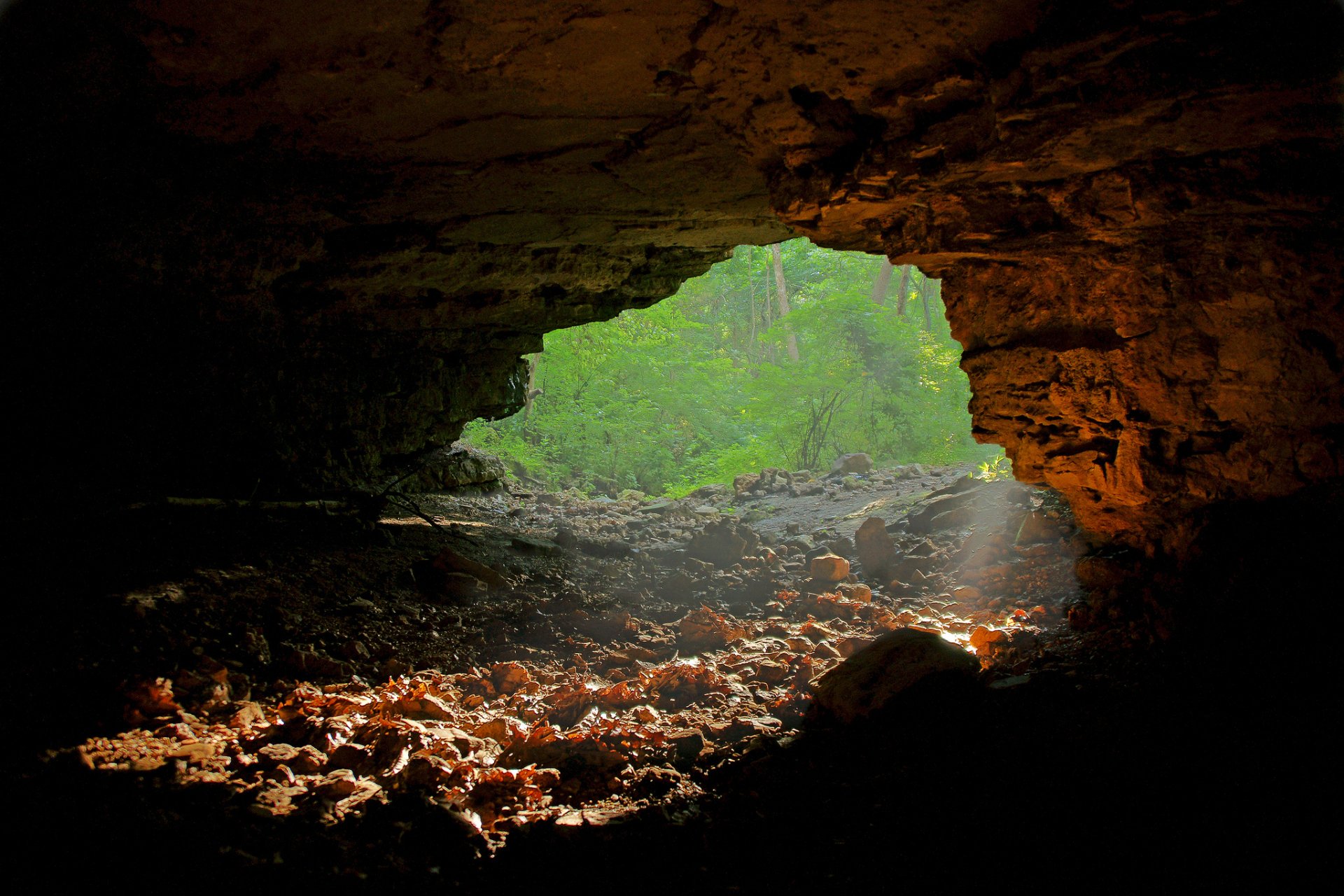 cueva entrada luz rayos