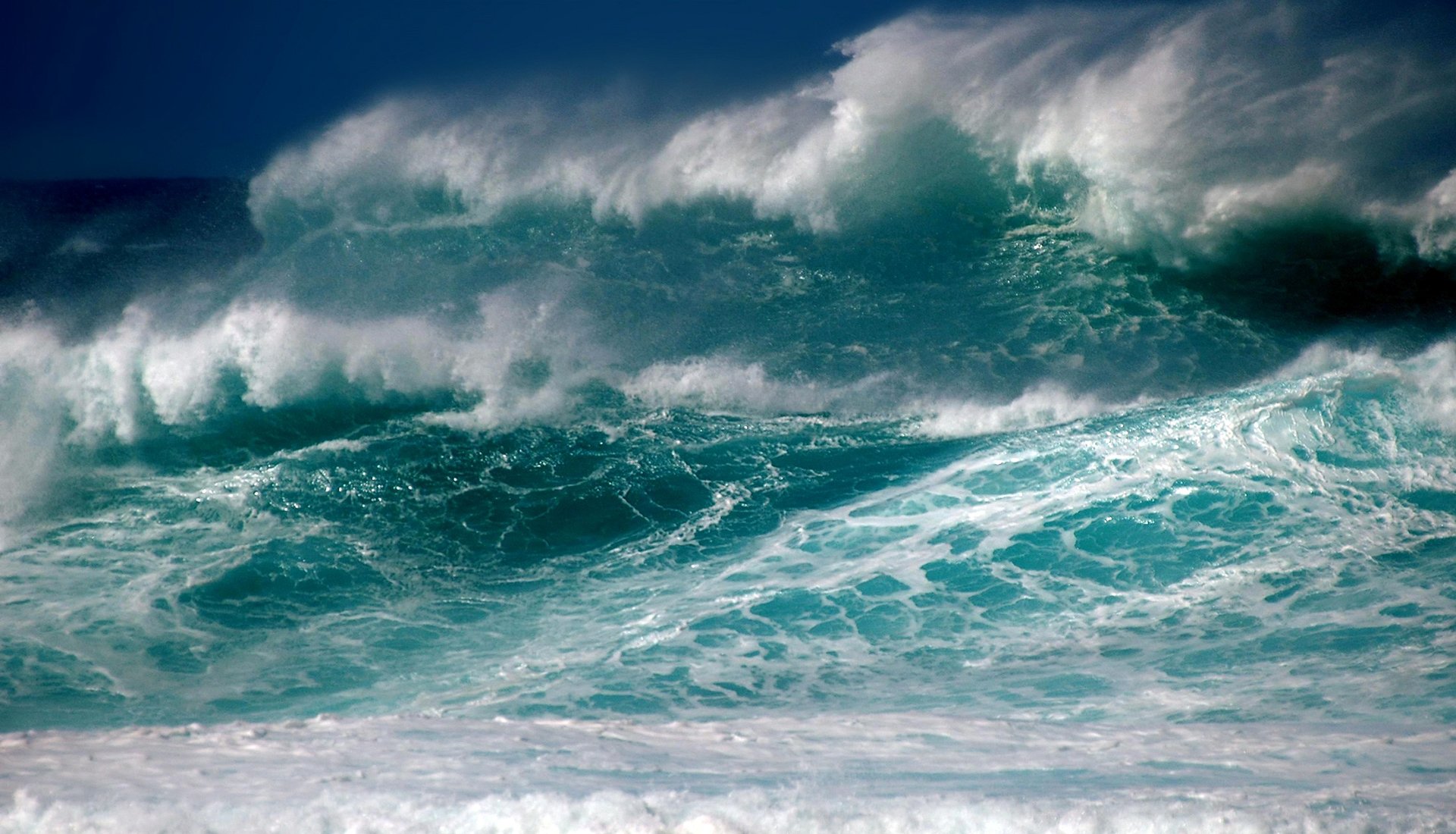 cielo mare tempesta onde schiuma