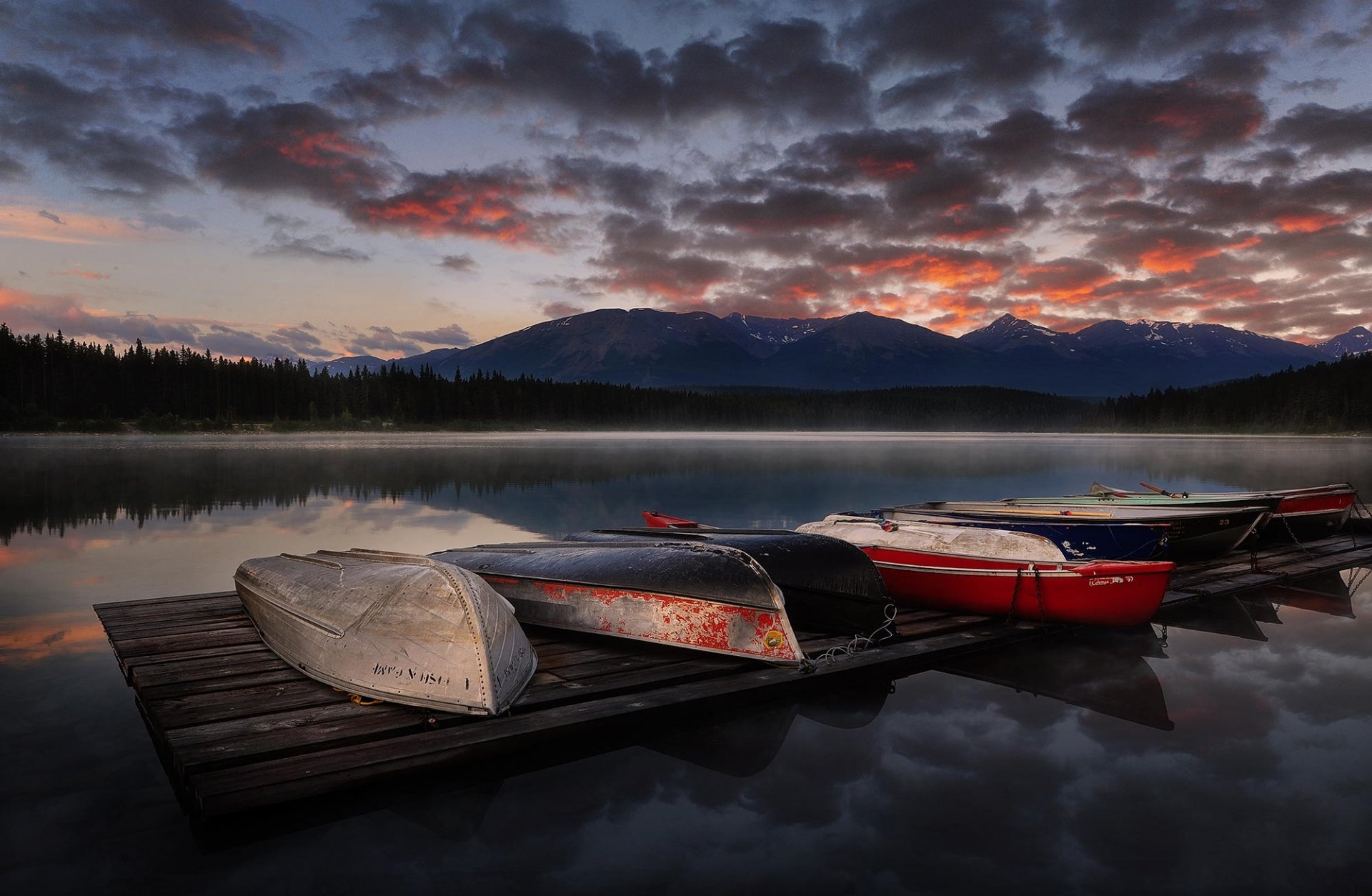 tramonto montagna natura paesaggio lago barche