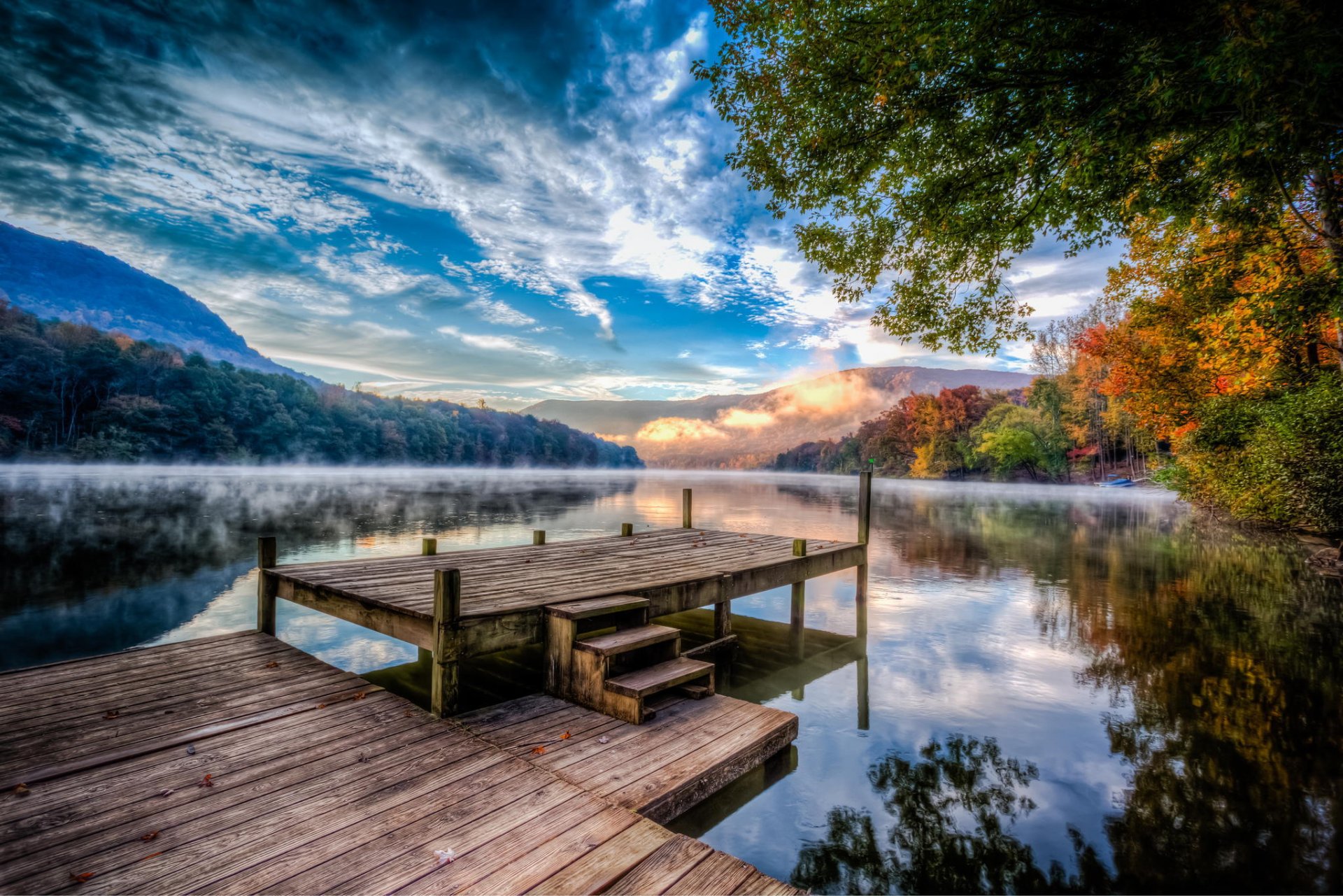 usa fluss liegeplatz nebel dunst wald bäume herbst wolken natur