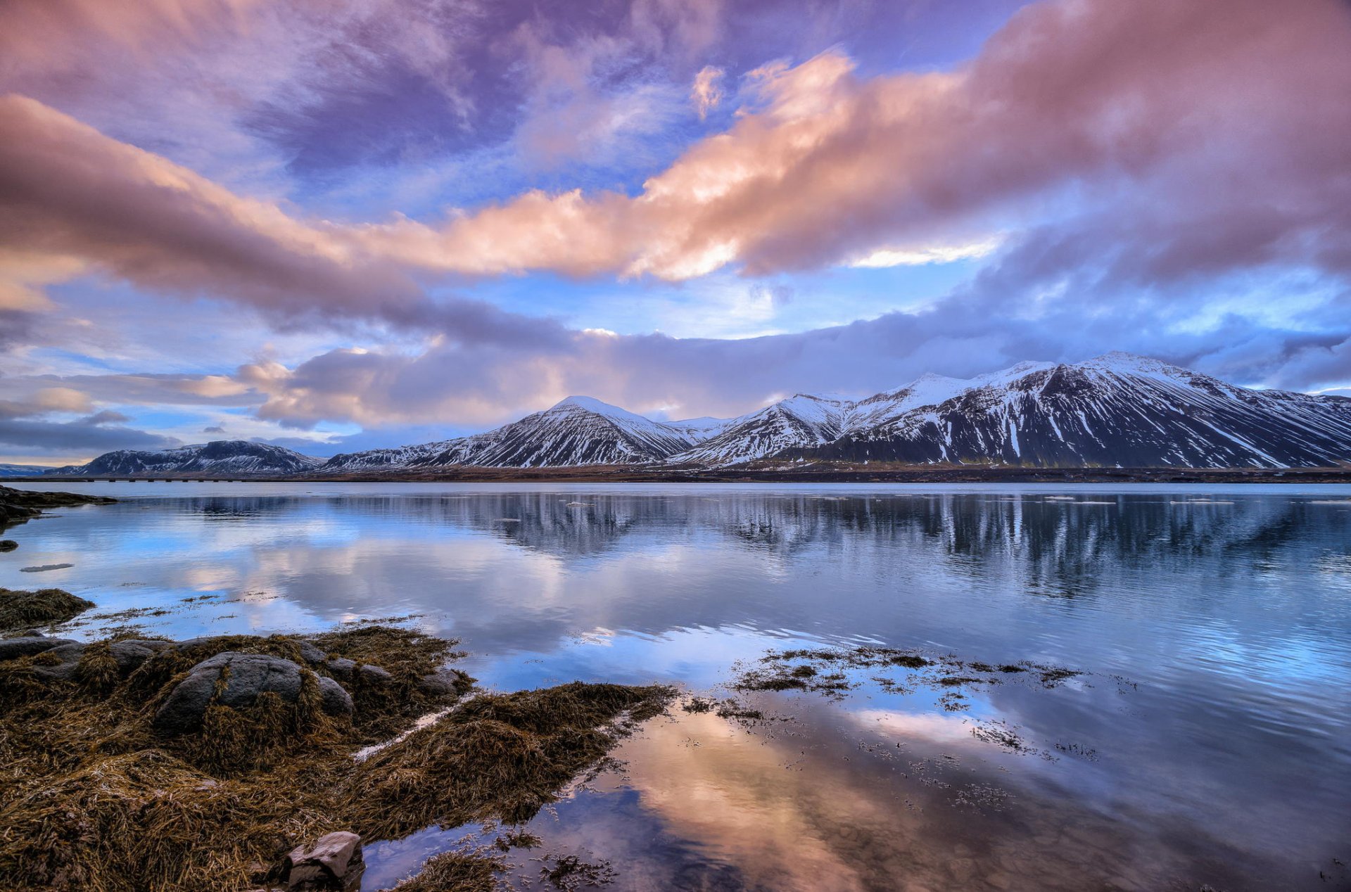 montagnes lac neige hiver rivière