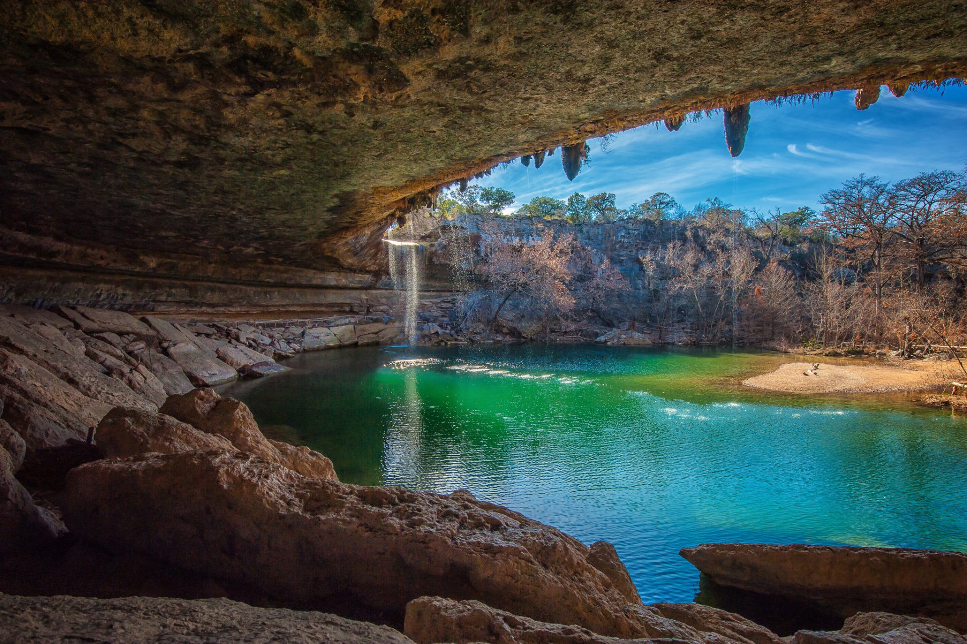 cielo rocas cueva gruta piedras lago