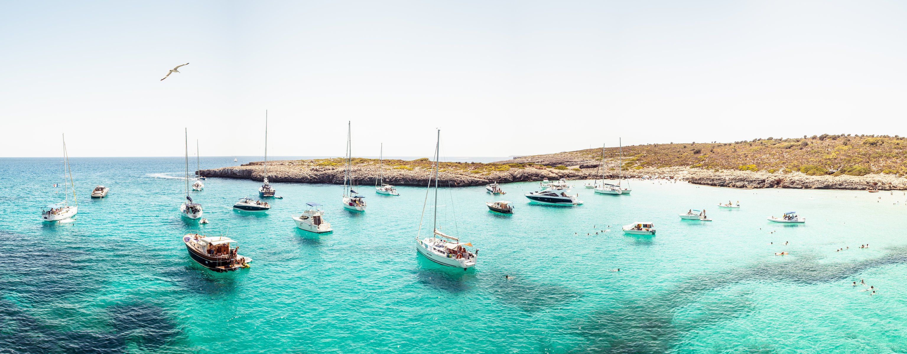 photographer andrés nieto porras photo yacht boat boat sail ocean beach island paradise panorama