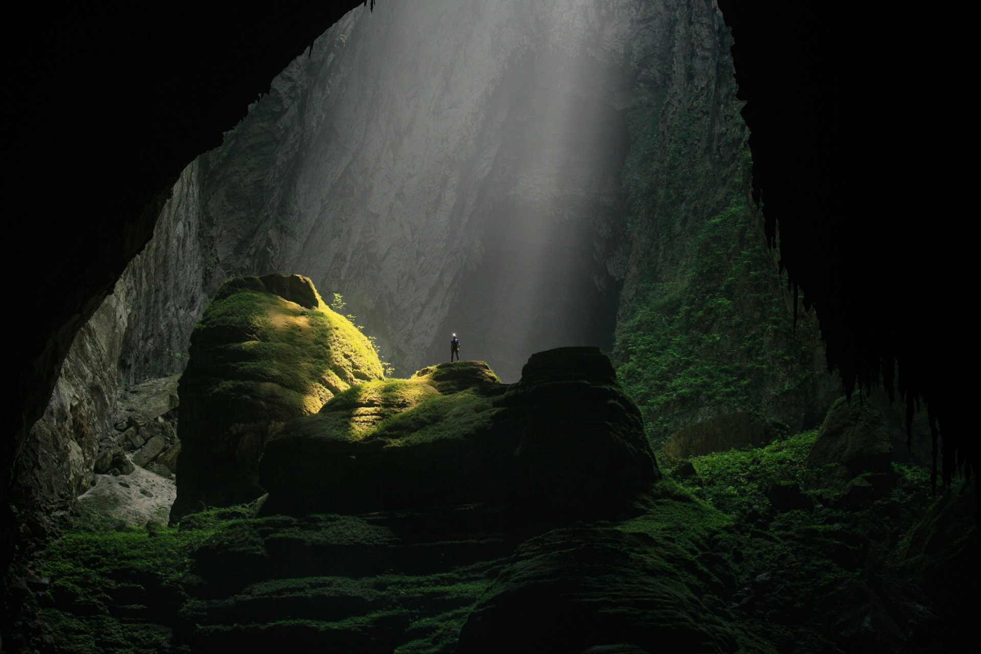 vietnam höhle felsen licht mann