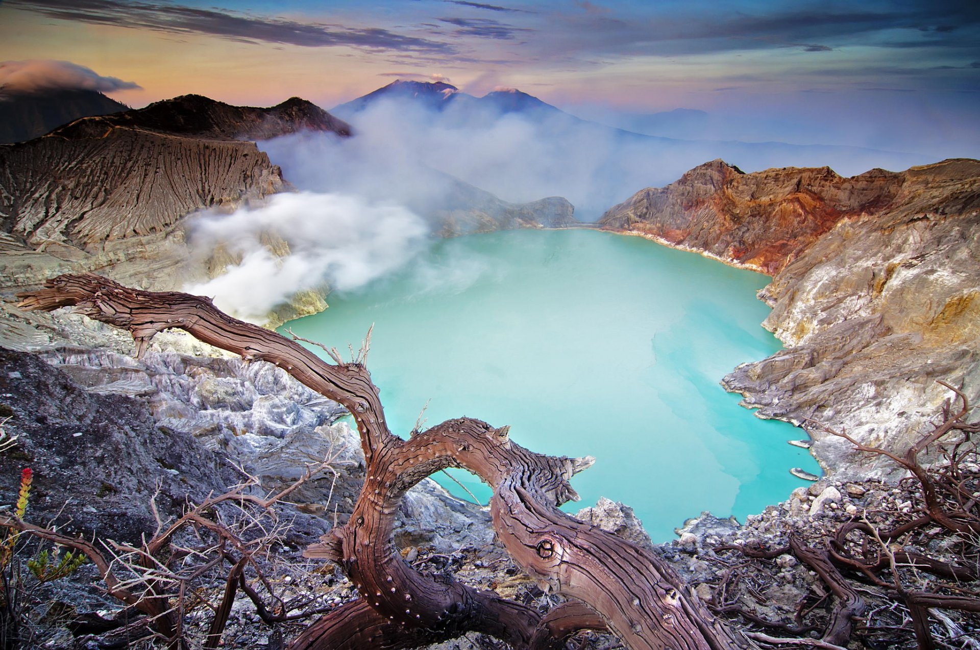 montañas fuente termal naturaleza lago