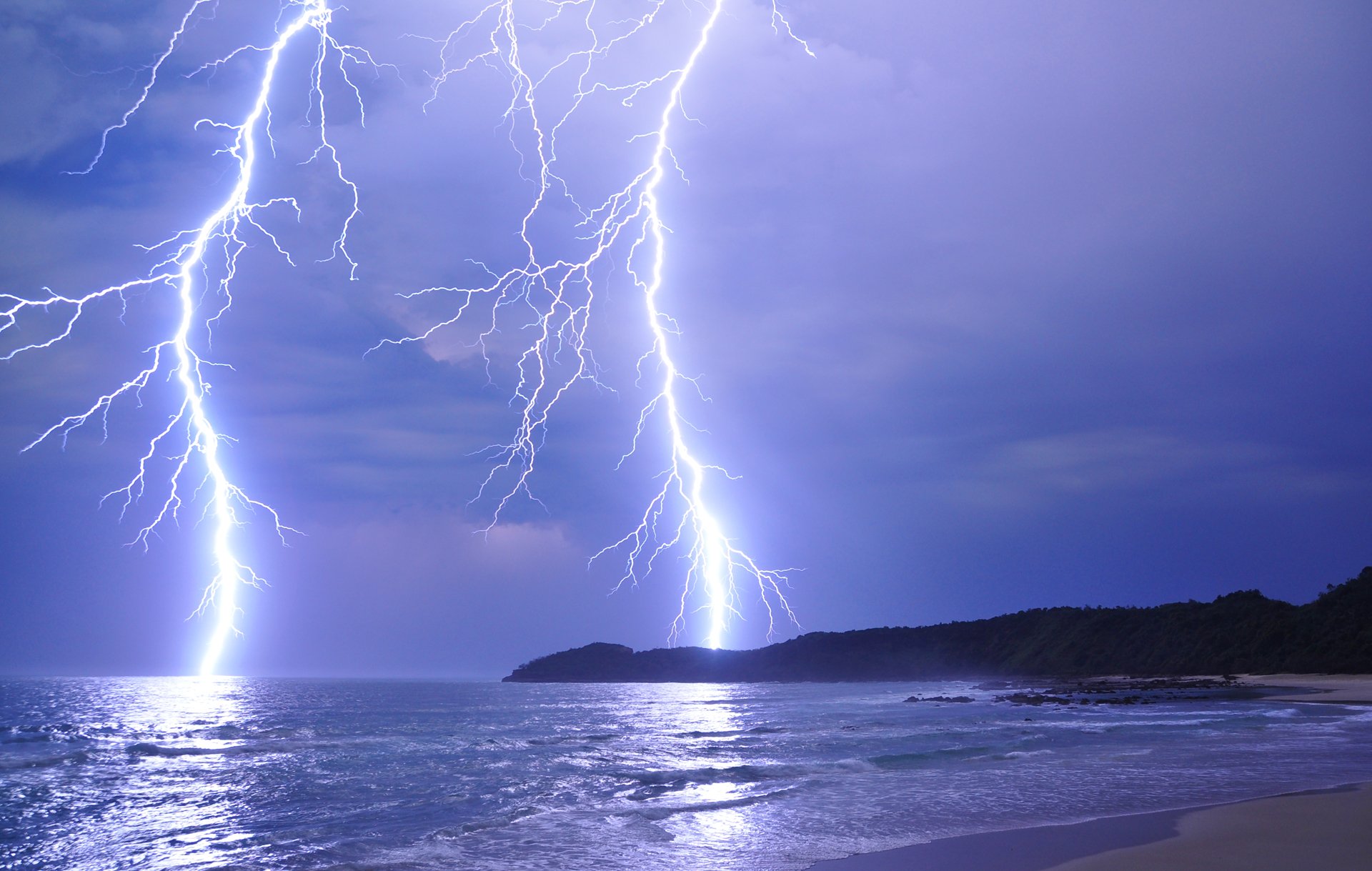 ciel nuages orage foudre mer montagnes