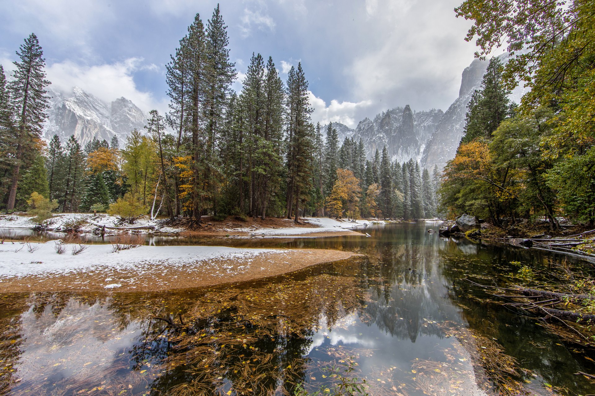 ciel montagnes forêt arbres automne rivière neige